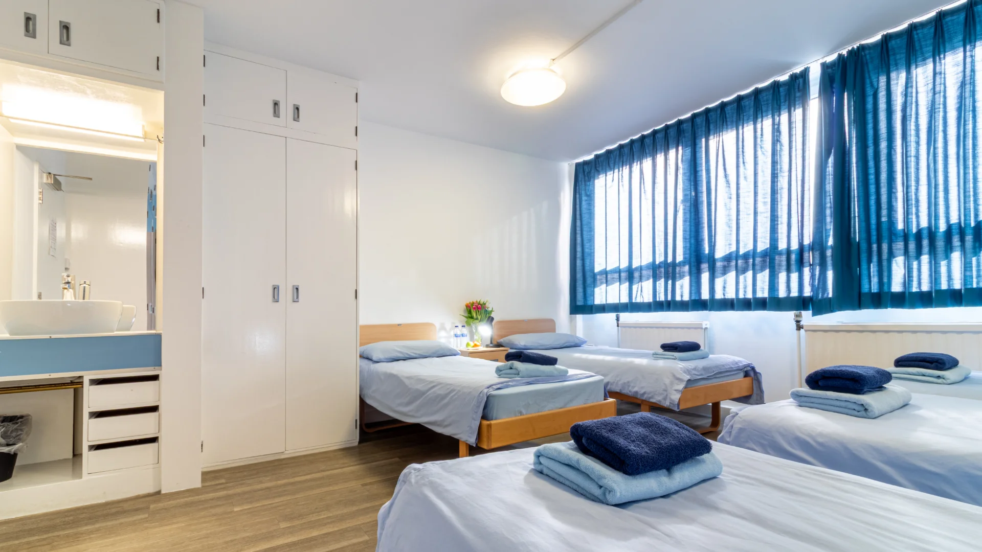 Familienzimmer mit Gemeinschaftsbad