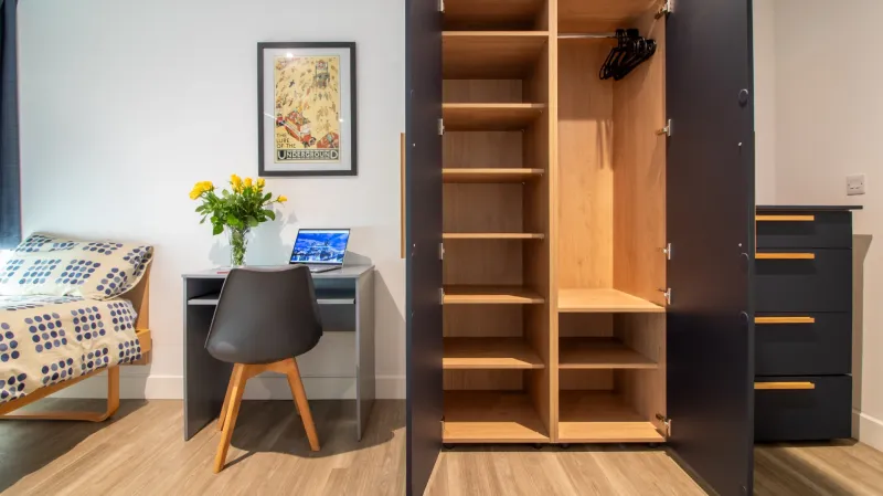 ensuite-comfort-schrank-offen