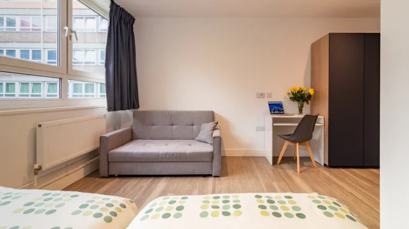 ensuite-comfort-zimmer-mit-sofa