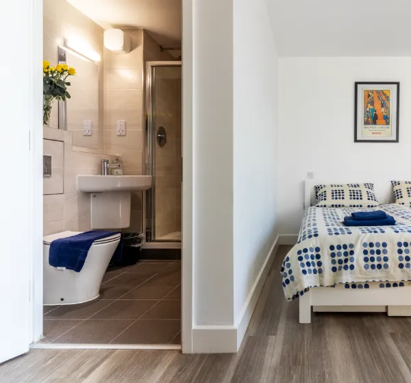 Ensuite-Comfort-Zimmer mit Bad