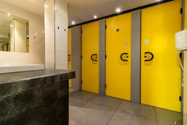 Außenansicht der Gemeinschaftsduschen