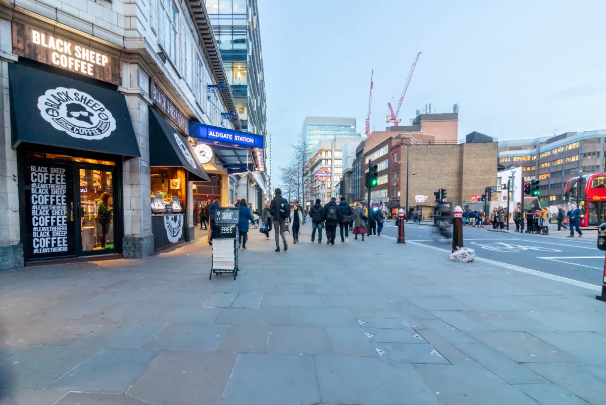 Whitechapel_Streetlife