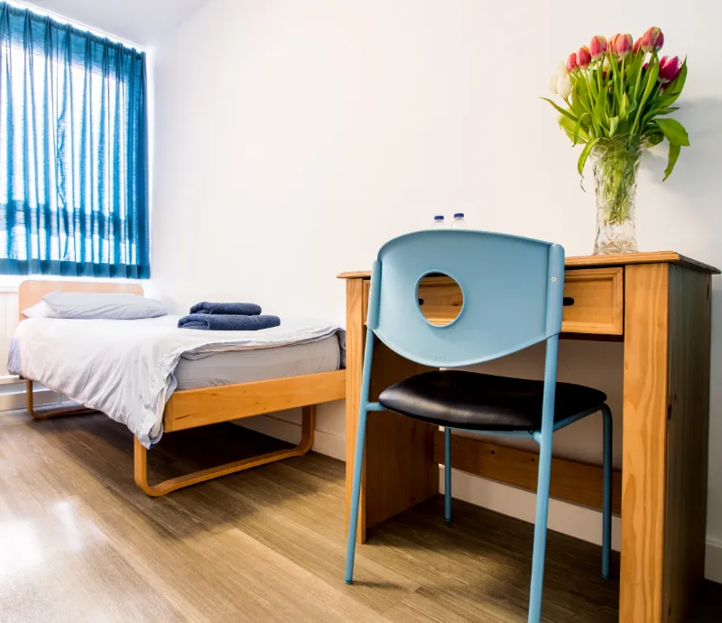 Helles, gemütliches Hostelzimmer im Wynfrid House